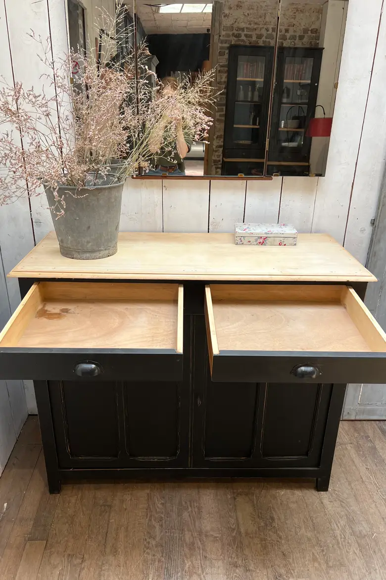 Ancien buffet parisien en hêtre Années 50 peint en noir