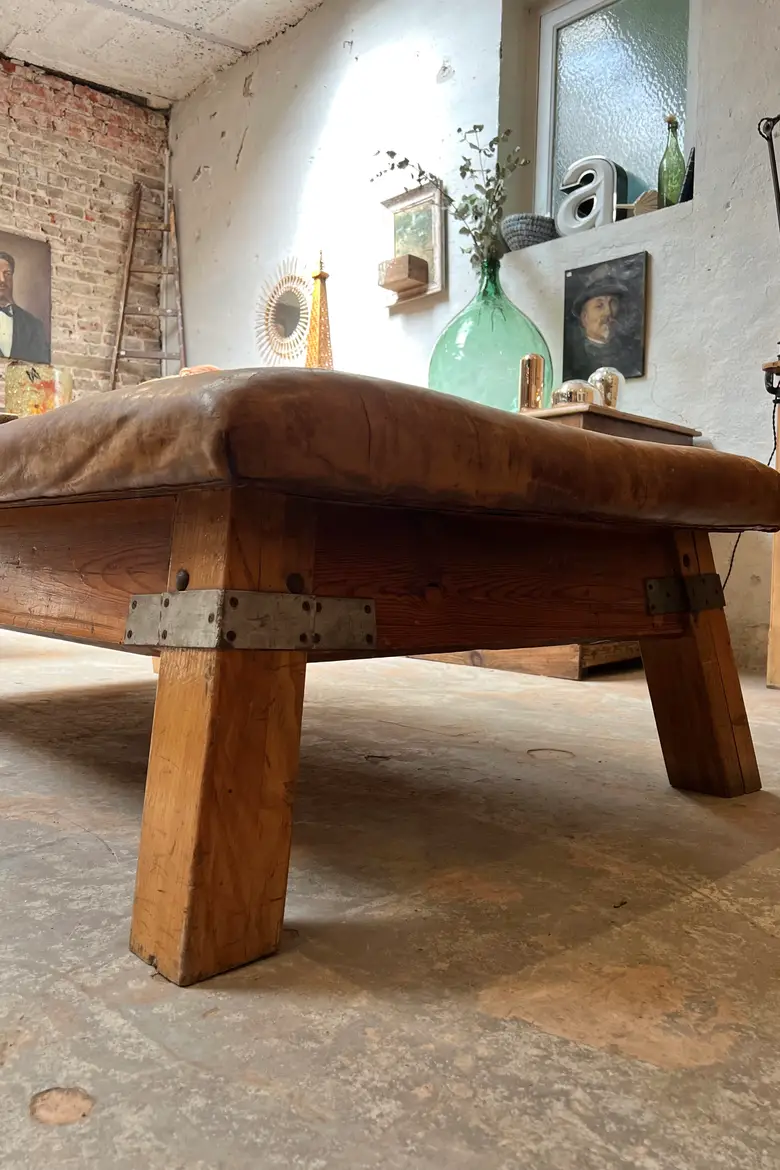 Ancien banc de sport en cuir vintage 1930