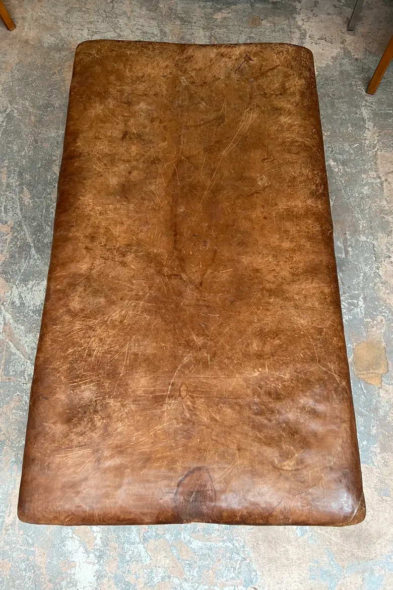 Ancien banc de sport en cuir vintage 1930