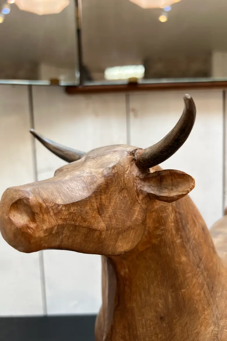 Sculpture de taureau art populaire signée