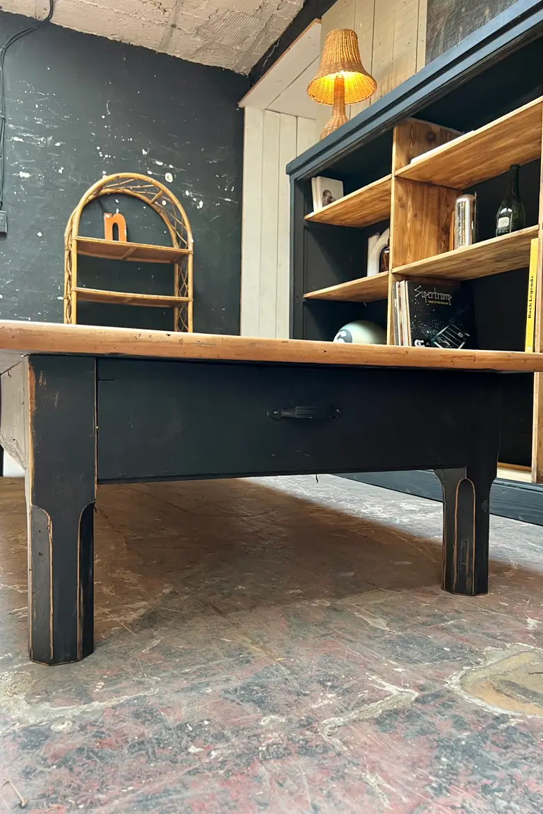 Table basse en merisier avec 3 tiroirs Début XXème