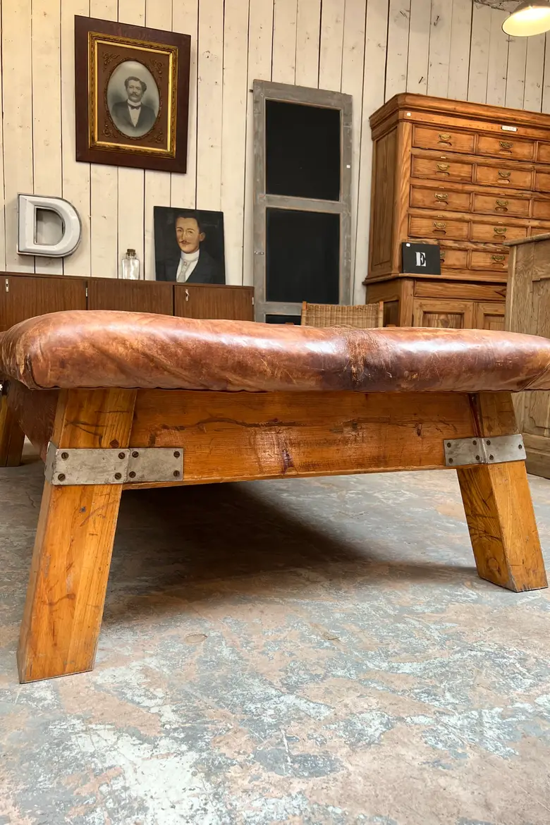 Ancien banc de sport en cuir vintage 1930