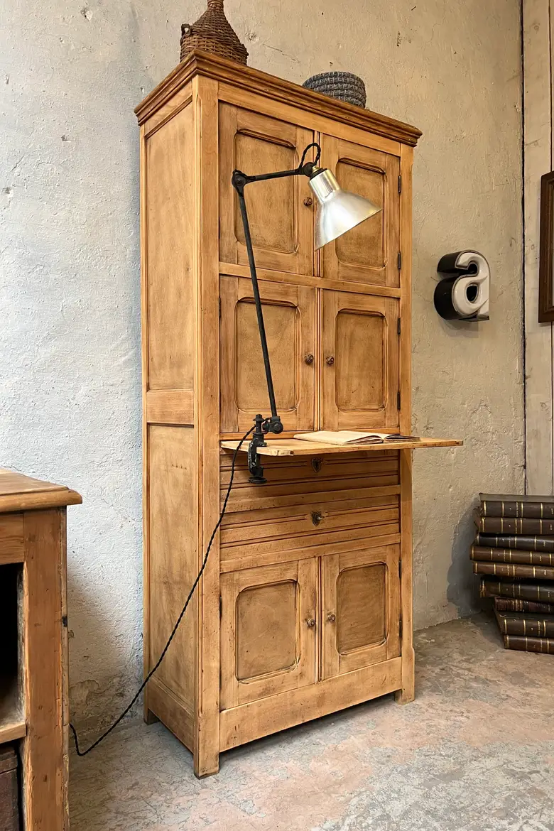 Ancien meuble de pensionnat en peuplier Années 40
