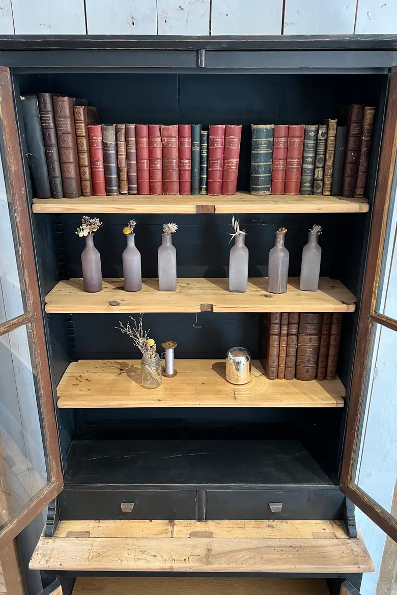 Ancien meuble de pharmacie en sapin Début XXème