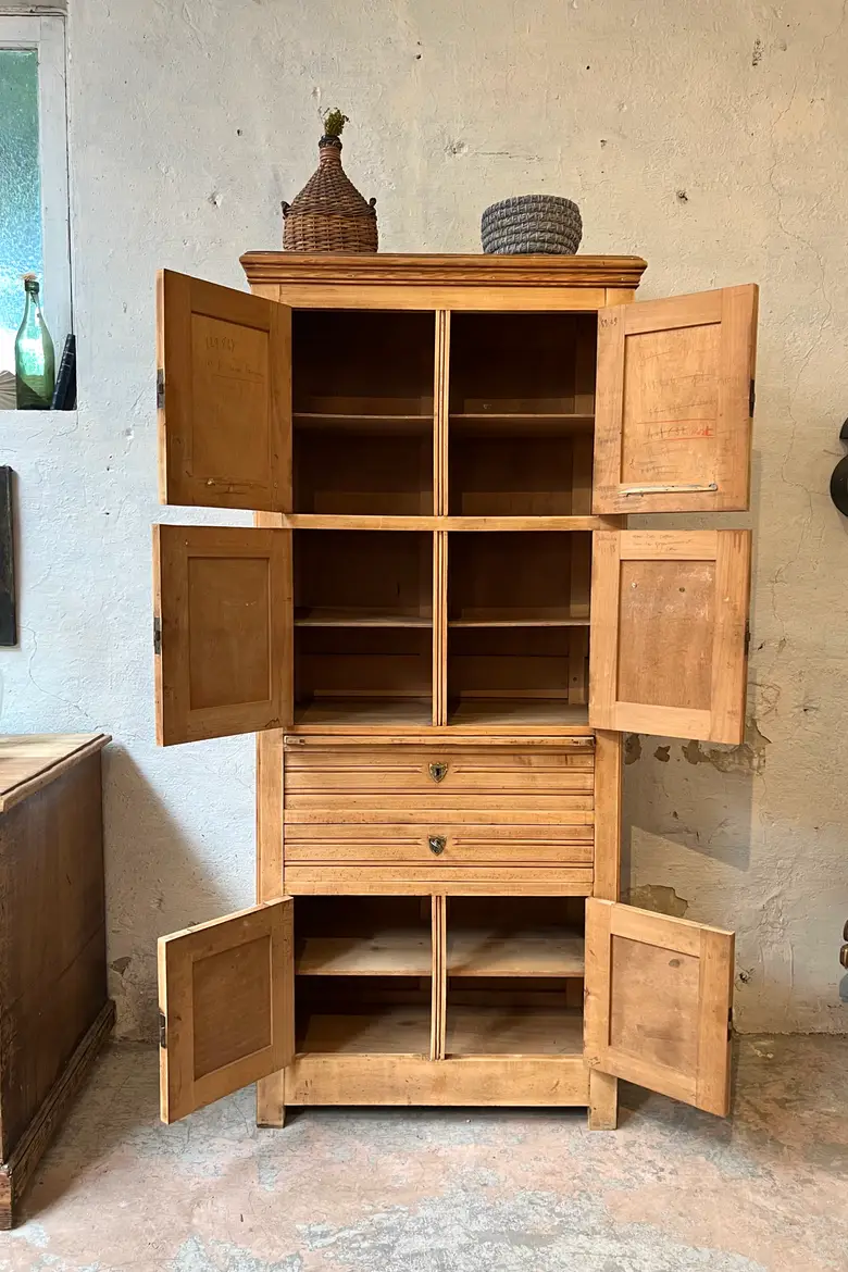 Ancien meuble de pensionnat en peuplier Années 40