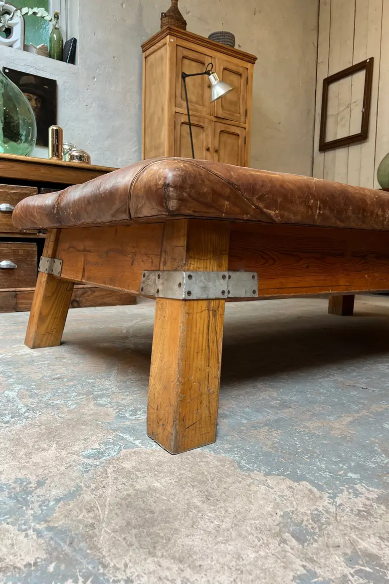 Ancien banc de sport en cuir vintage 1930