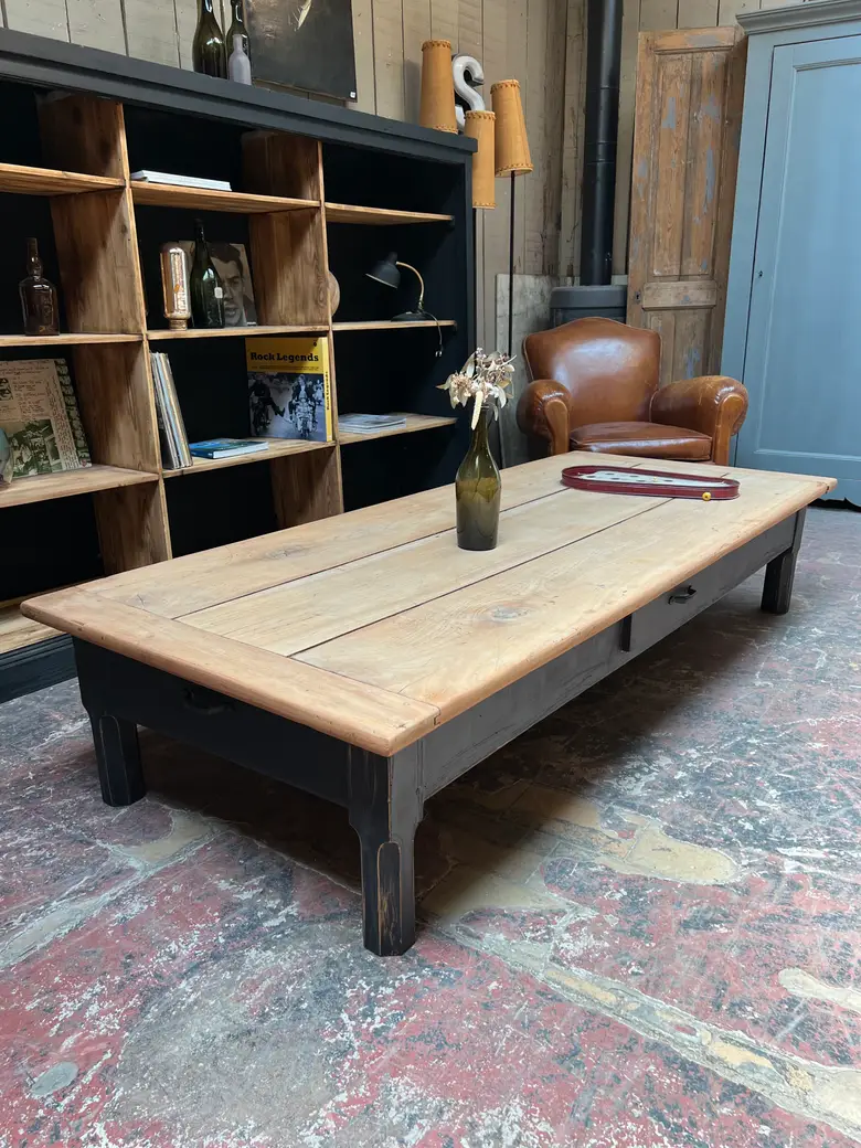 Table basse en merisier avec 3 tiroirs Début XXème