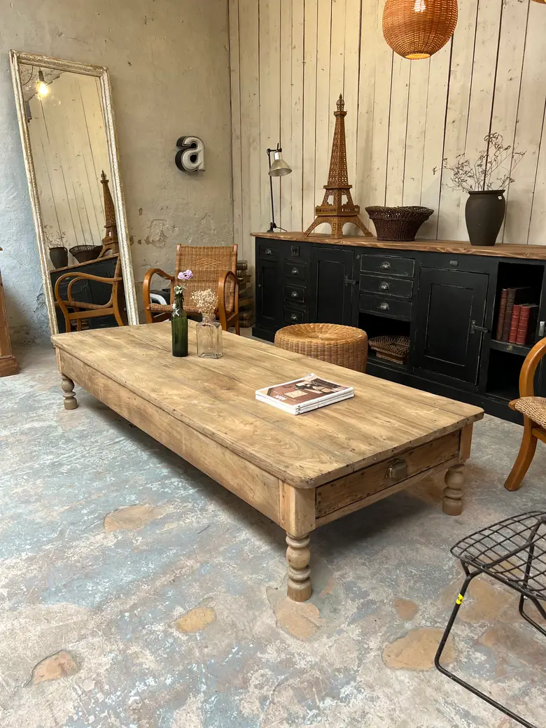 Grande table basse en châtaignier Début XXème