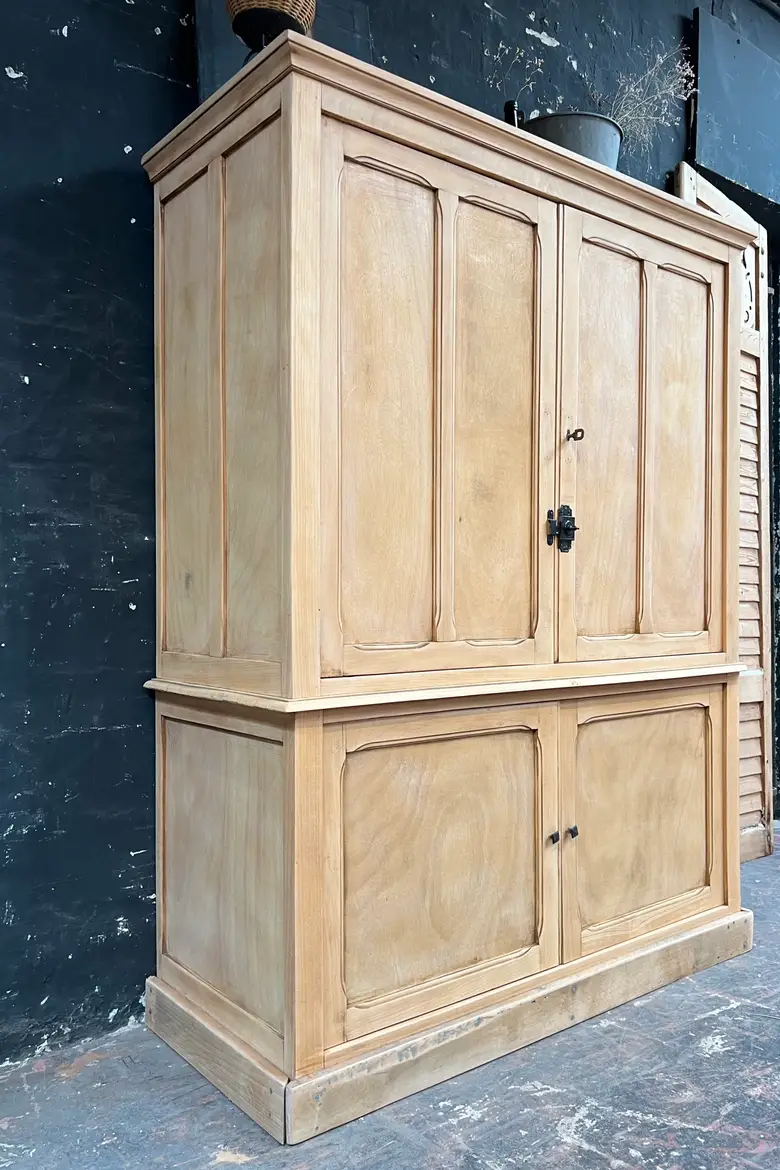 Ancien meuble d'internat 4 portes en hêtre Début XXème