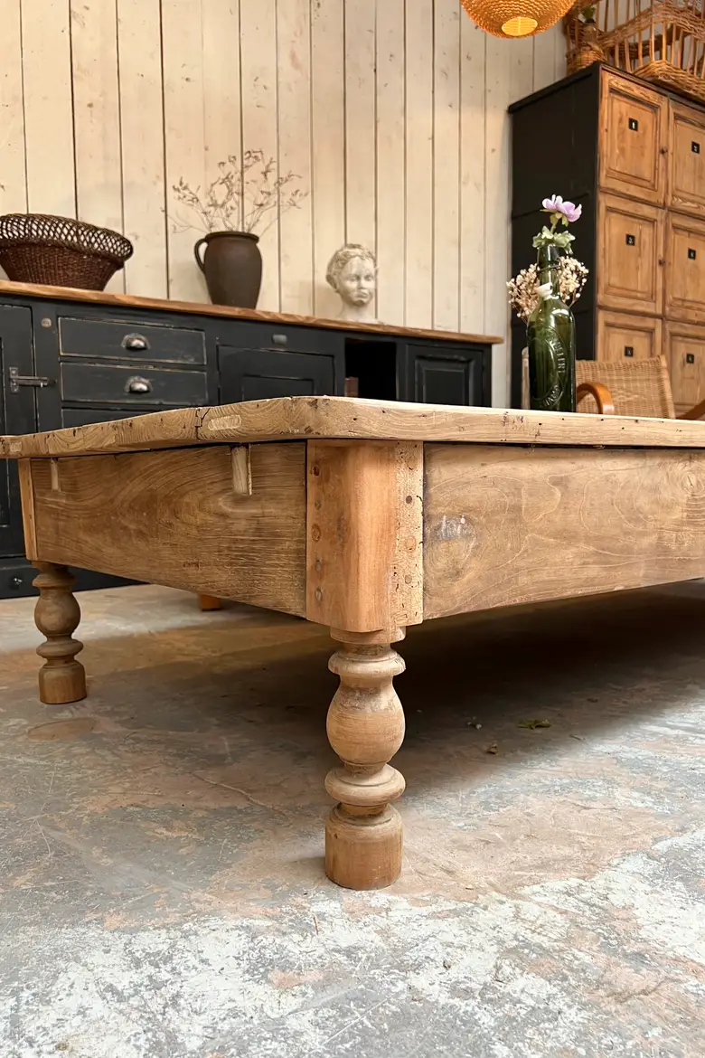 Grande table basse en châtaignier Début XXème