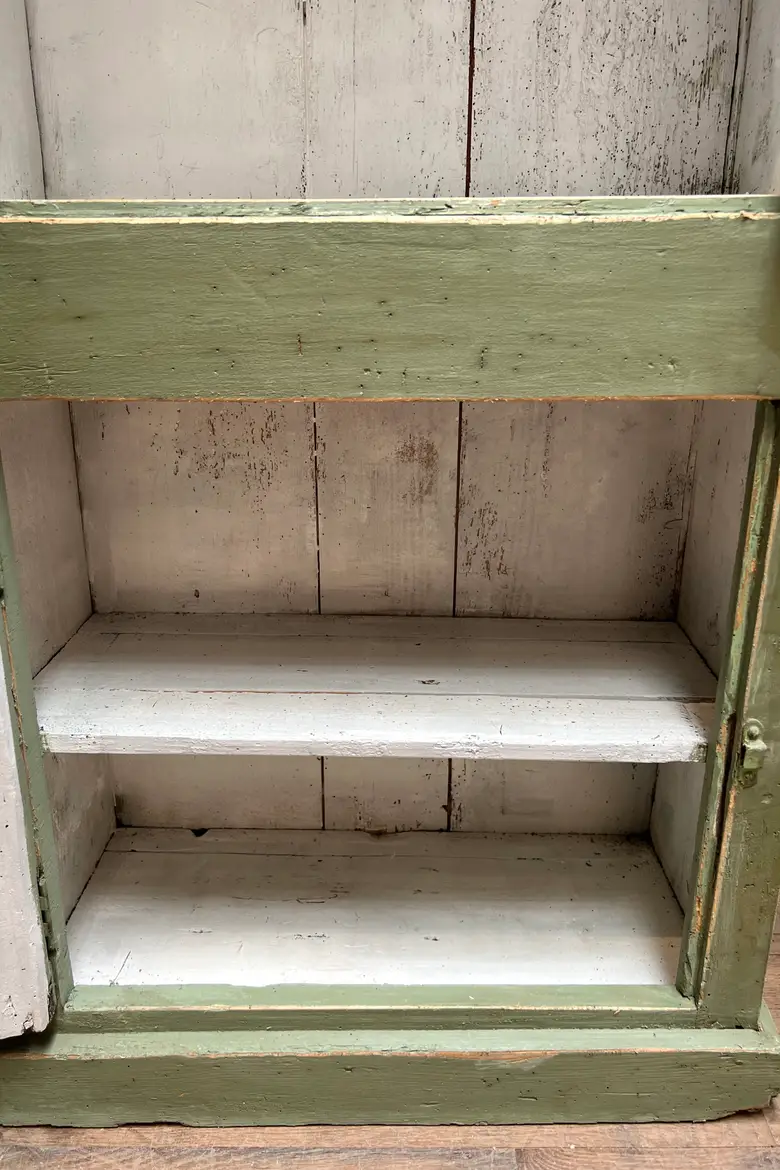 Ancienne vitrine patinée verte en bois Début XXème