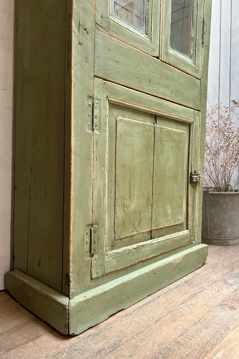 Ancienne vitrine patinée verte en bois Début XXème