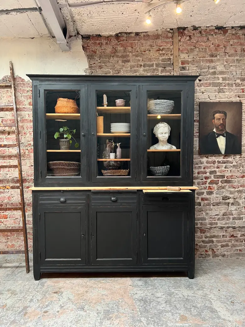 Ancien buffet deux corps vitré en sapin XXème