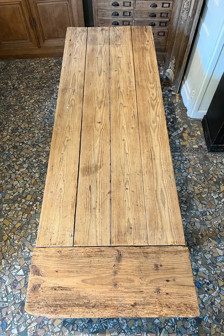 Ancienne table rustique en sapin avec une rallonge XIXème
