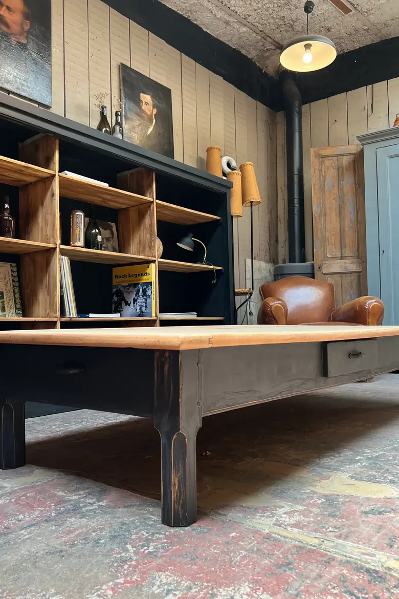Table basse en merisier avec 3 tiroirs Début XXème