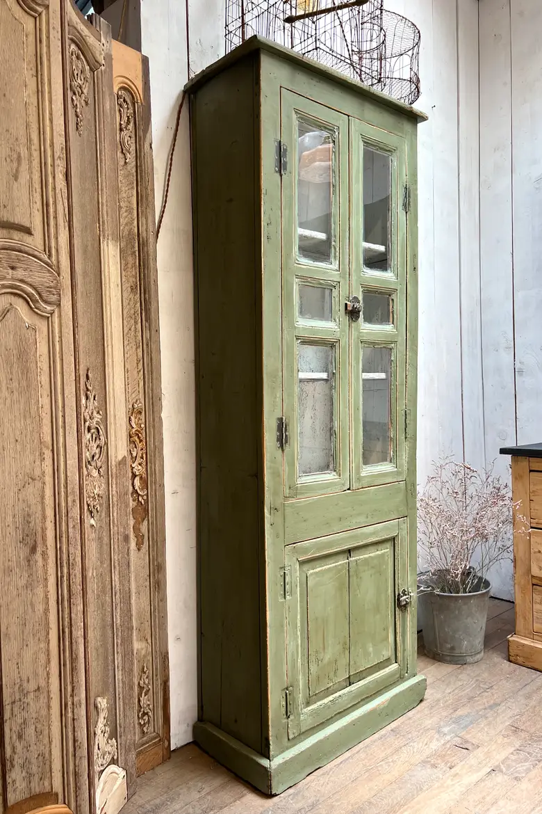 Ancienne vitrine patinée verte en bois Début XXème