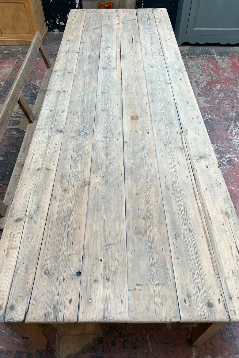 Ancienne grande table d’atelier en sapin brut Début XXème