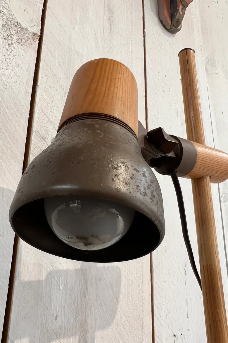 Lampe de bureau minimaliste de la marque « Temde »