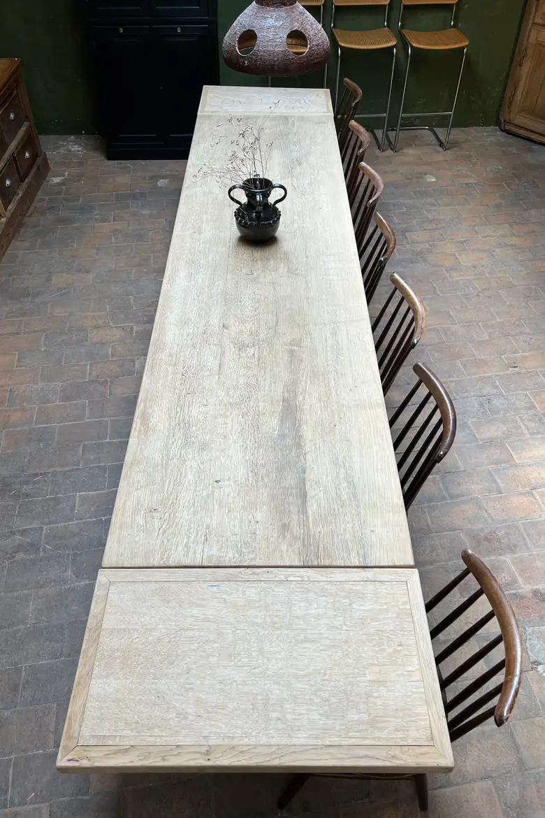 Grande table ancienne en chêne clair avec 2 rallonges