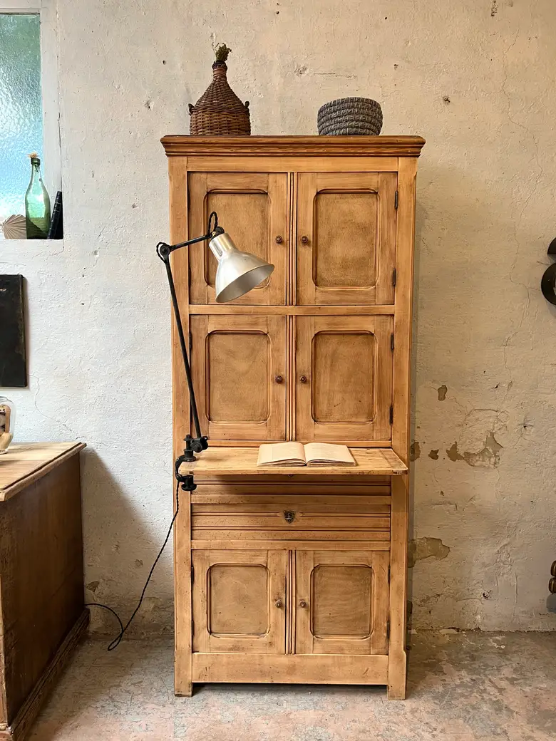 Ancien meuble de pensionnat en peuplier Années 40