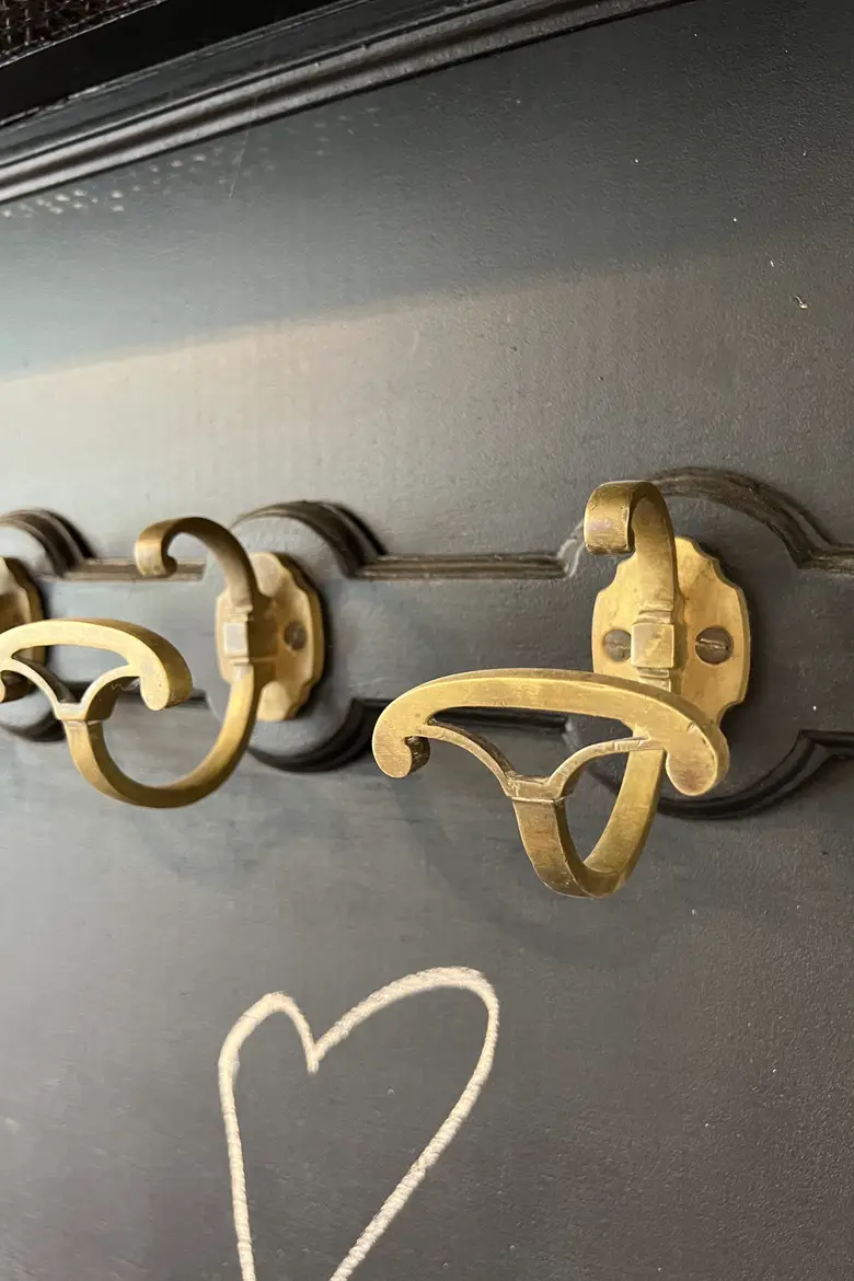 Ancien vestiaire d’entrée en bois 1920