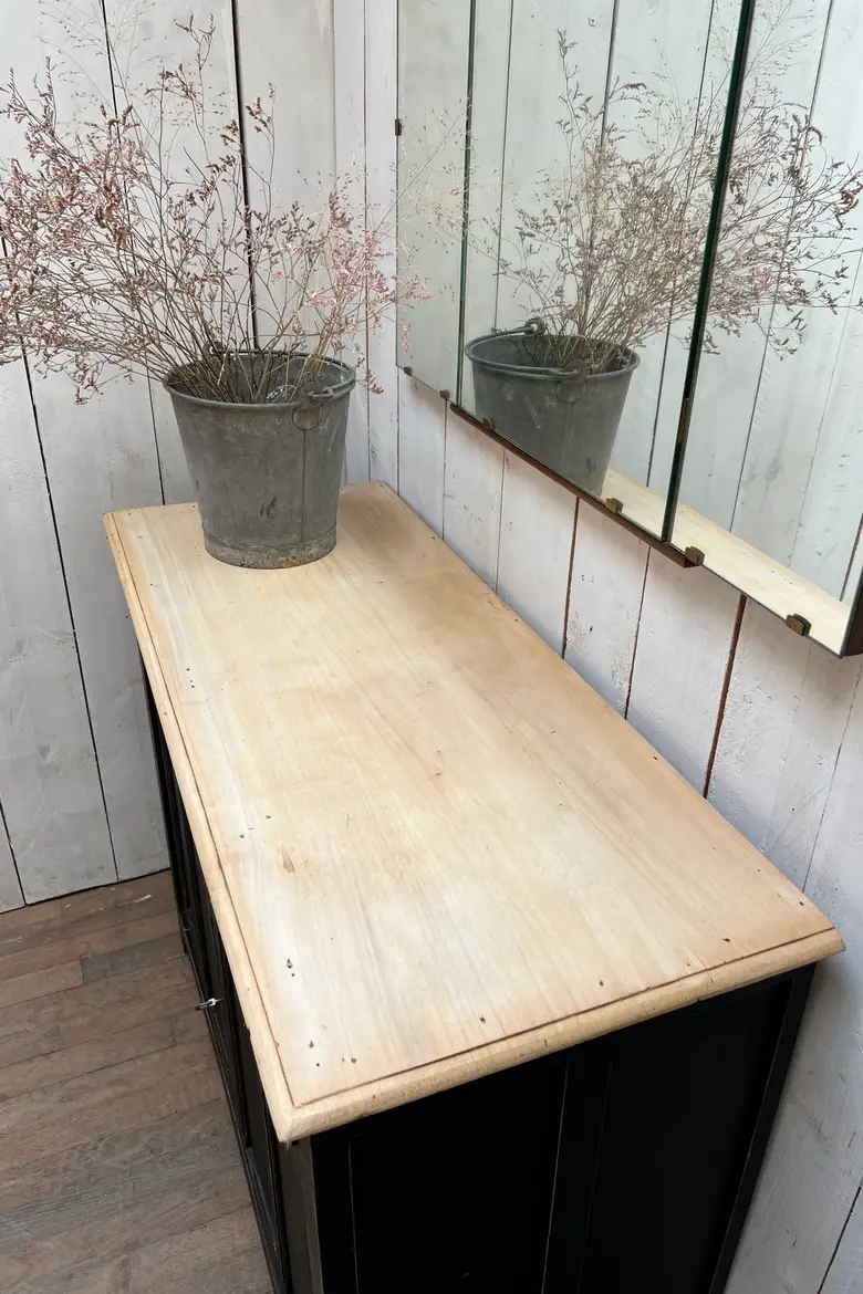Ancien buffet parisien en hêtre Années 50 peint en noir