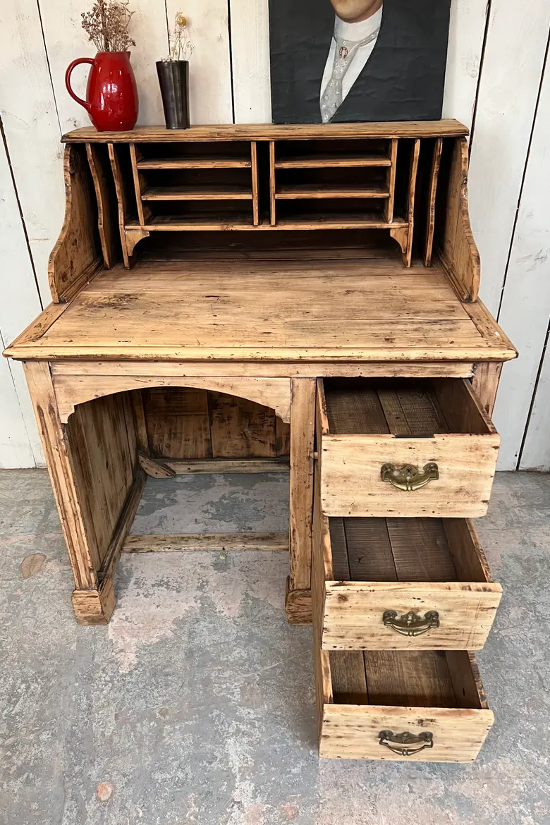 Ancien bureau en sapin et hêtre Début XXème