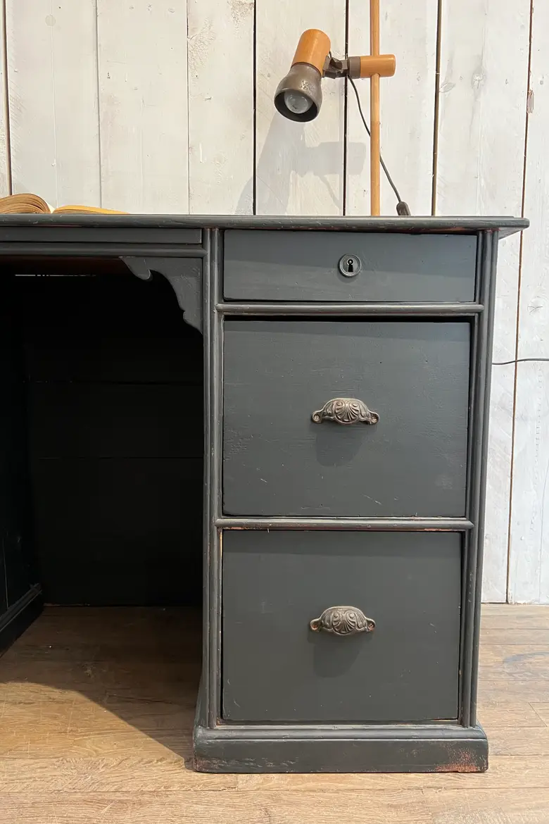 Ancien bureau en bois Années 30 peint gris anthracite