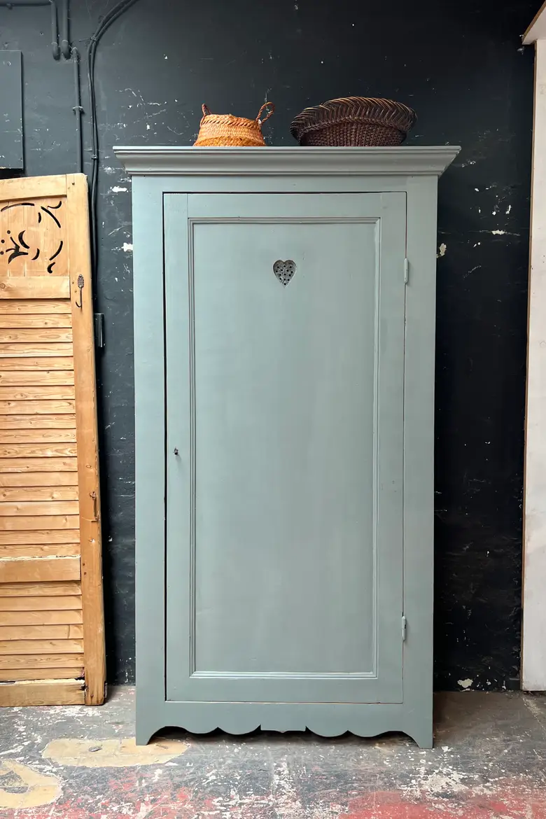Ancienne bonnetière en sapin Début XXème