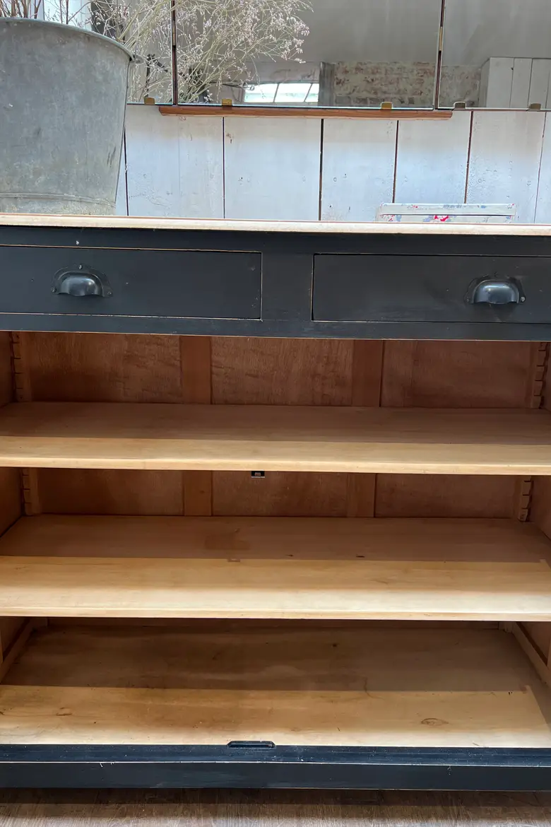 Ancien buffet parisien en hêtre Années 50 peint en noir