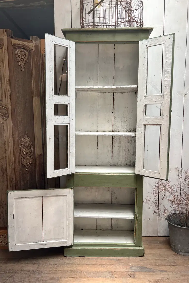 Ancienne vitrine patinée verte en bois Début XXème