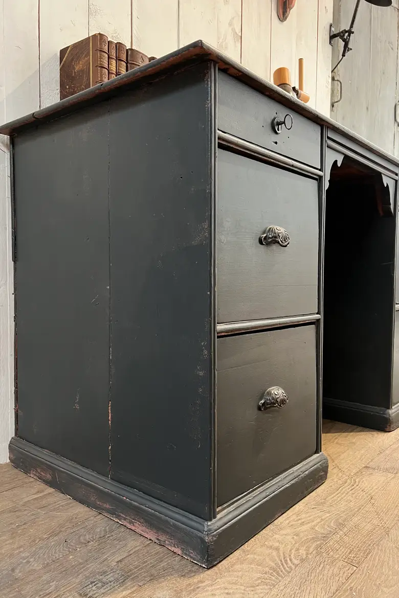 Ancien bureau en bois Années 30 peint gris anthracite