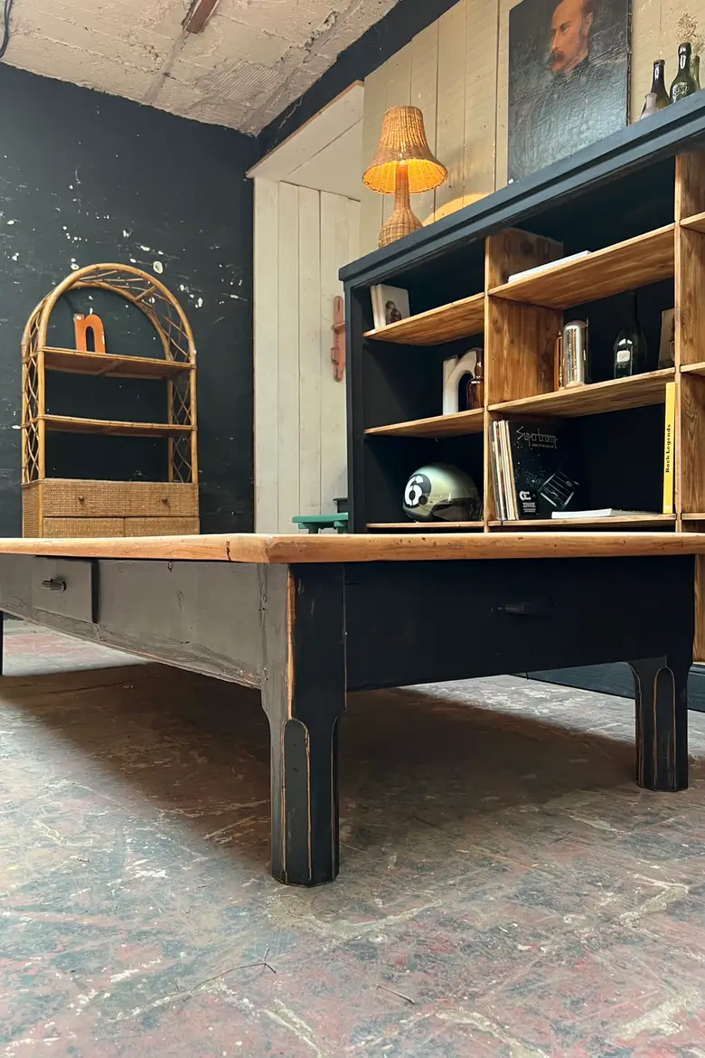 Table basse en merisier avec 3 tiroirs Début XXème