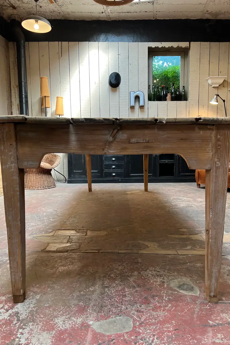 Ancienne grande table d’atelier en sapin brut Début XXème