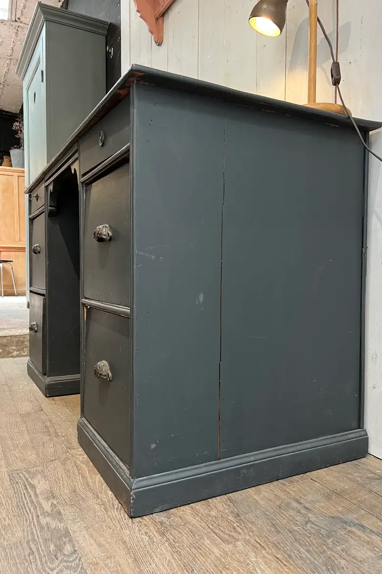Ancien bureau en bois Années 30 peint gris anthracite