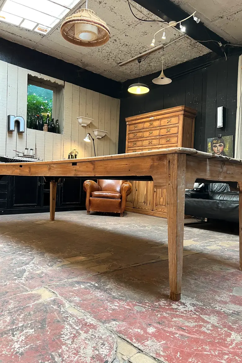 Ancienne grande table d’atelier en sapin brut Début XXème