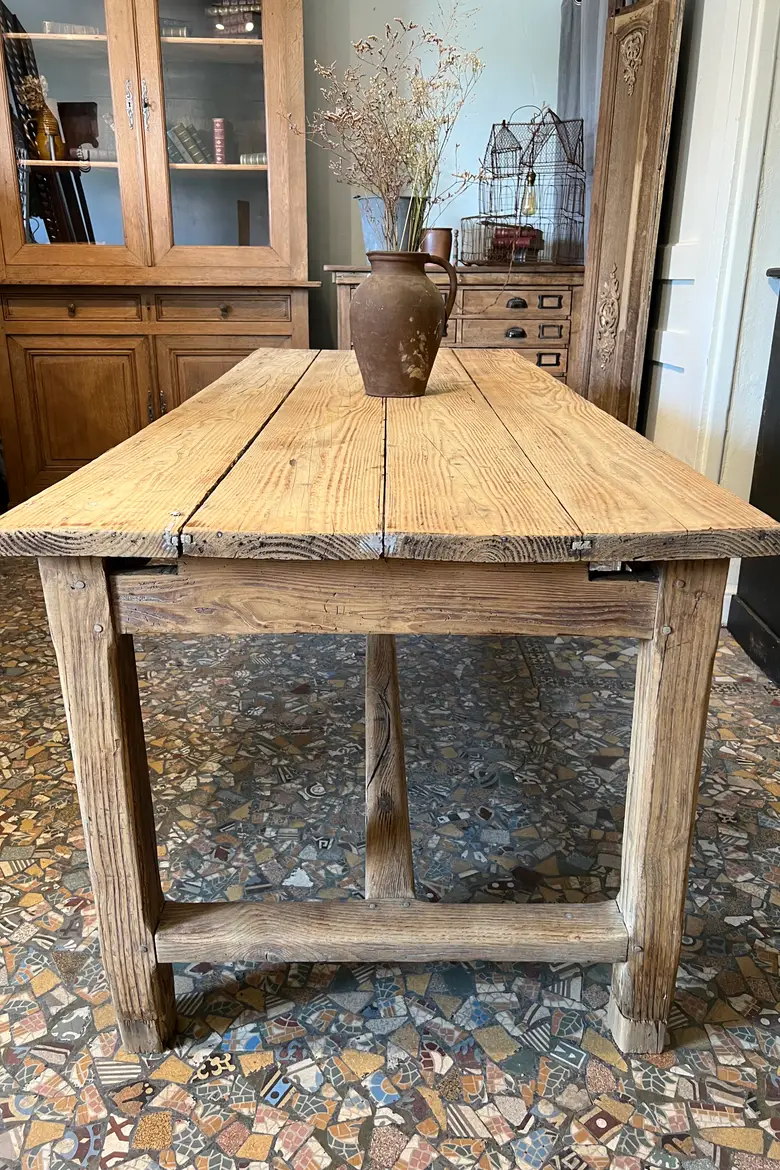 Ancienne table rustique en sapin avec une rallonge XIXème