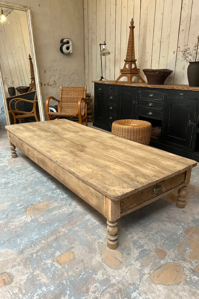 Grande table basse en châtaignier Début XXème