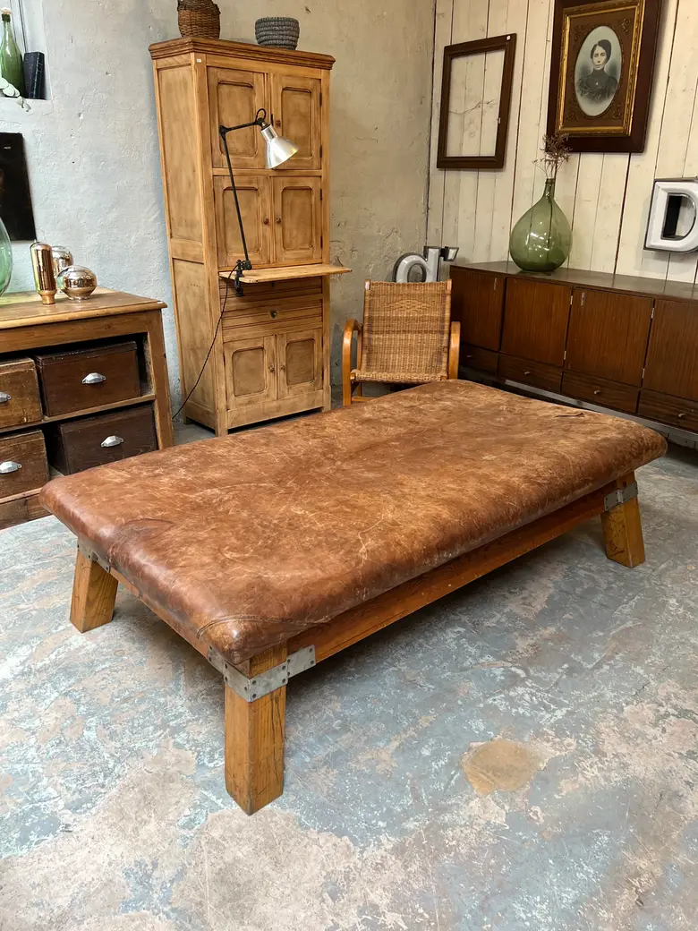 Ancien banc de sport en cuir vintage 1930