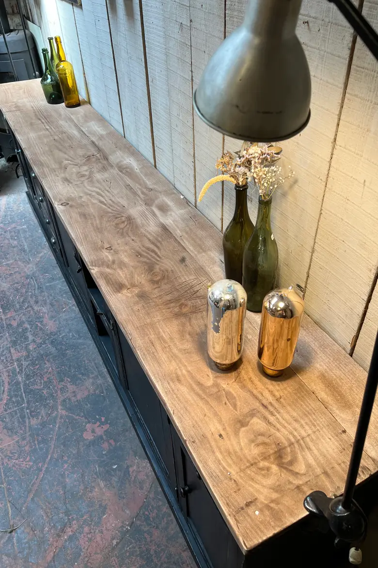 Grand meuble d’atelier en bois