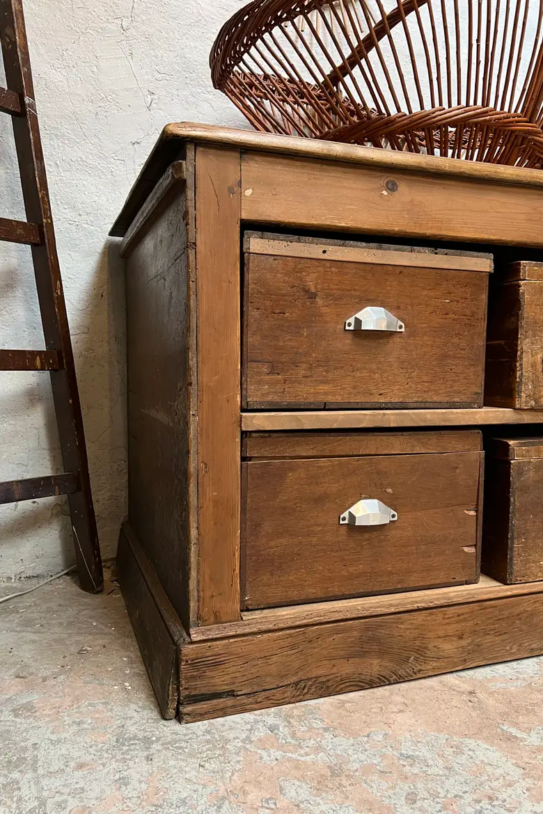 Ancien meuble de mercerie avec boîtes de rangement Début XXème