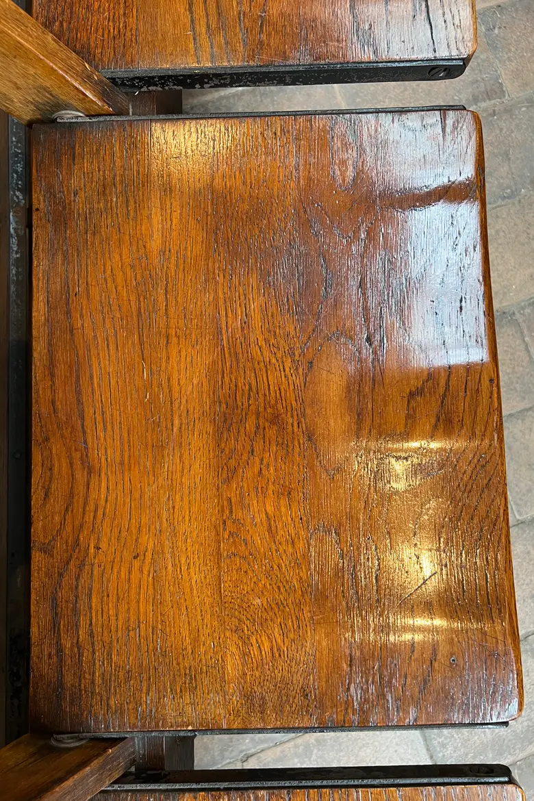 Ancien banc de cinéma en frêne Début XXème