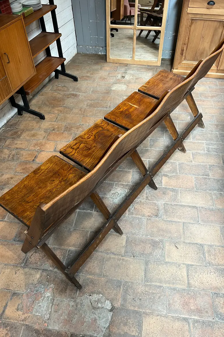 Ancien banc de cinéma en frêne Début XXème