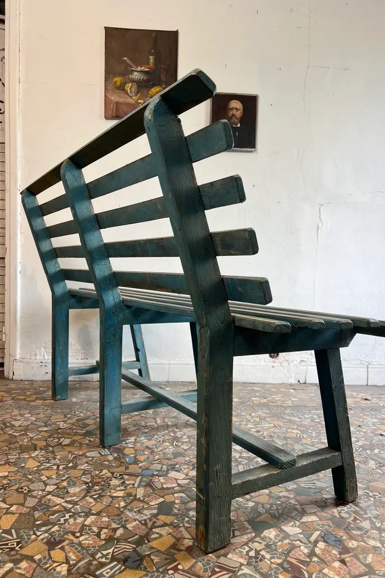 Ancien banc de jardin en bois – Patine bleue d’origine