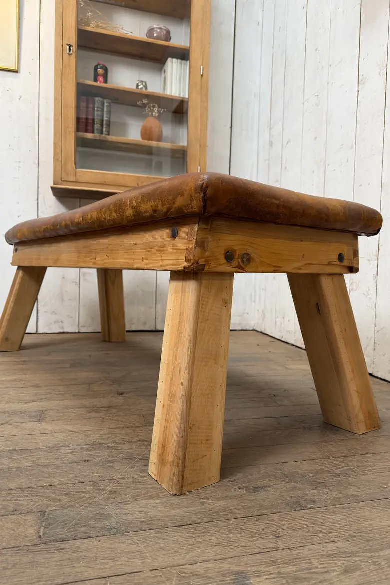 Ancien banc de sport en cuir vintage