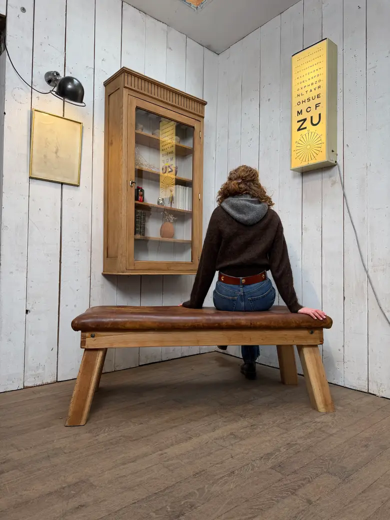 Ancien banc de sport en cuir vintage