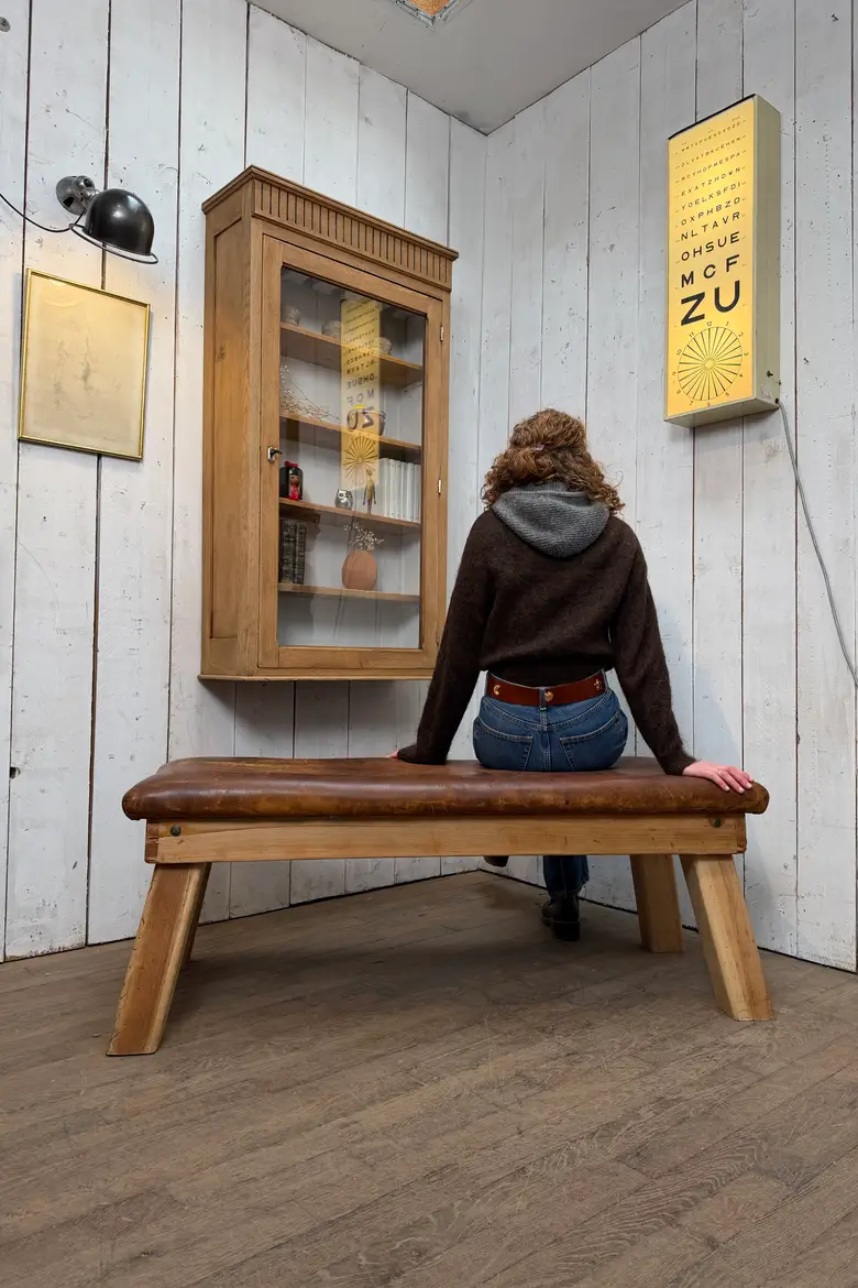 Ancien banc de sport en cuir vintage