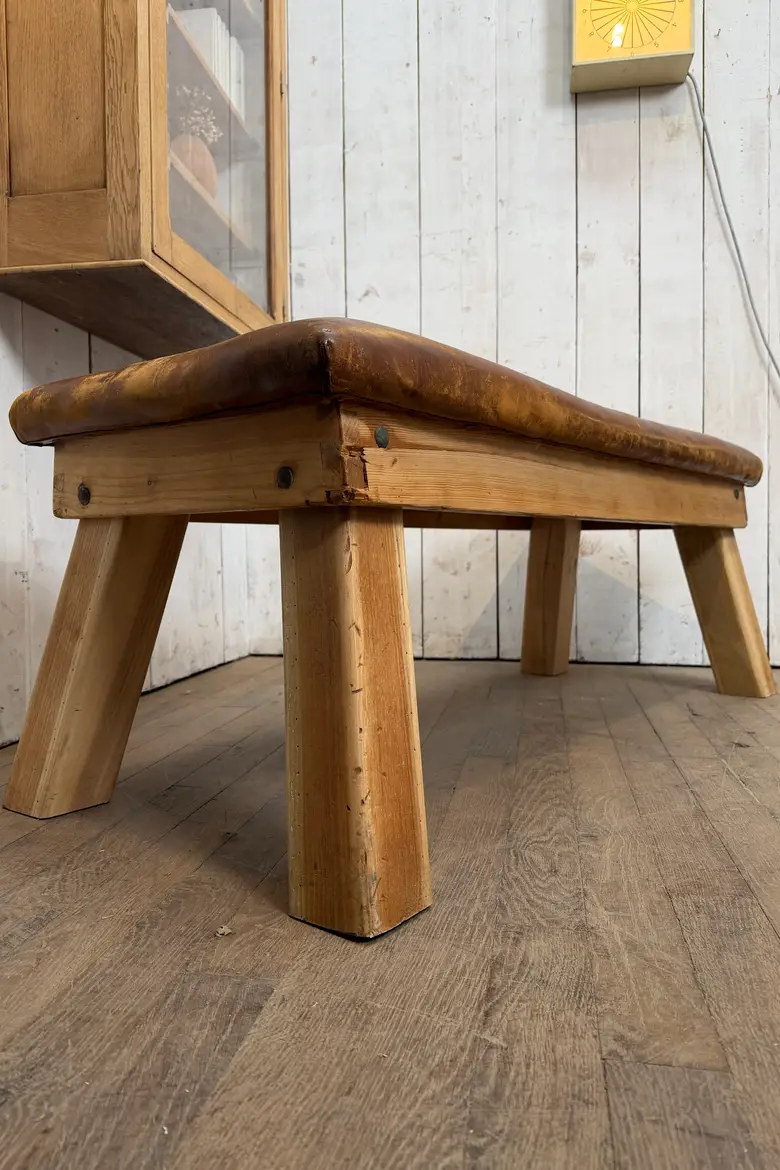 Ancien banc de sport en cuir vintage