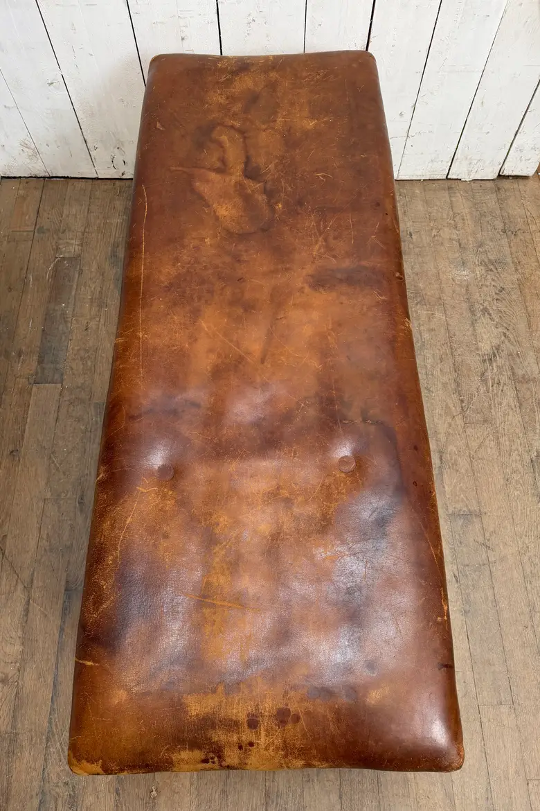 Ancien banc de sport en cuir vintage