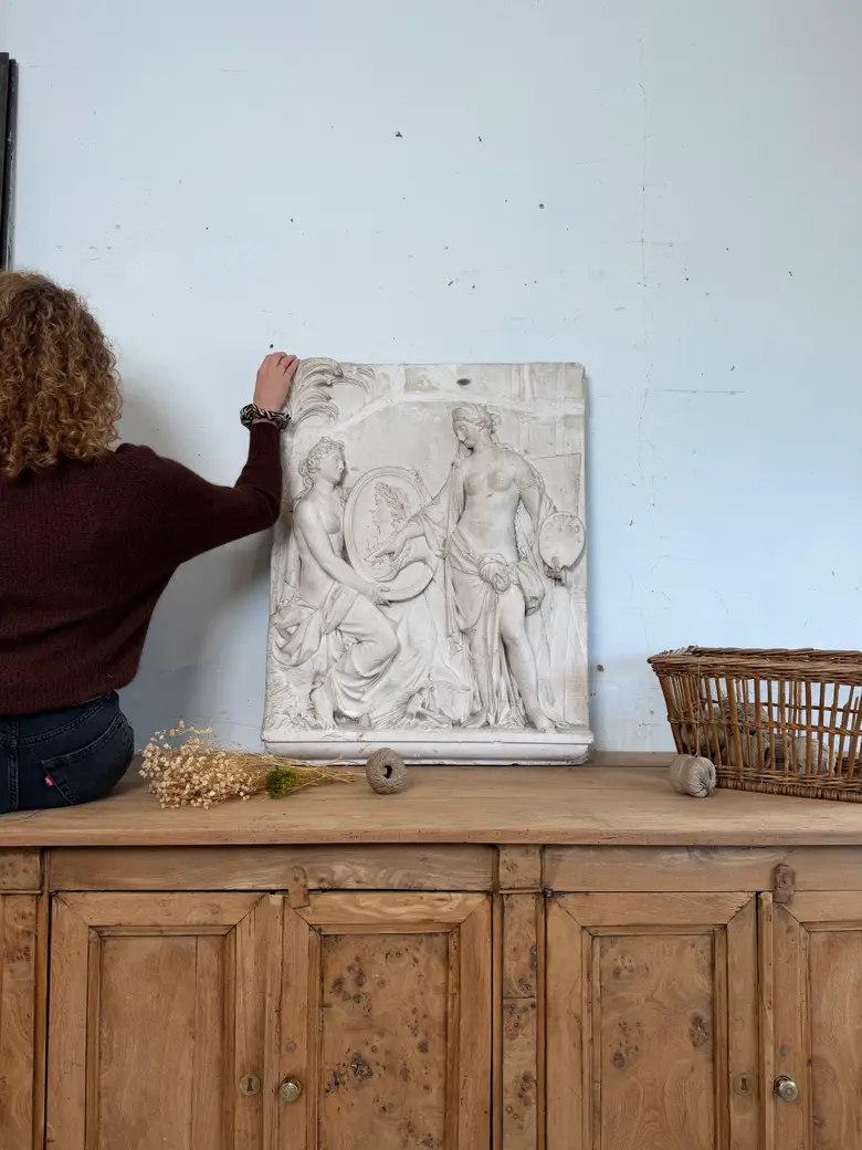 Ancien bas-relief en plâtre – Fin XIXe / début XXe siècle